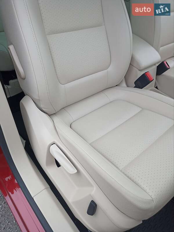 Внедорожник / Кроссовер Volkswagen Tiguan 2015 в Буче