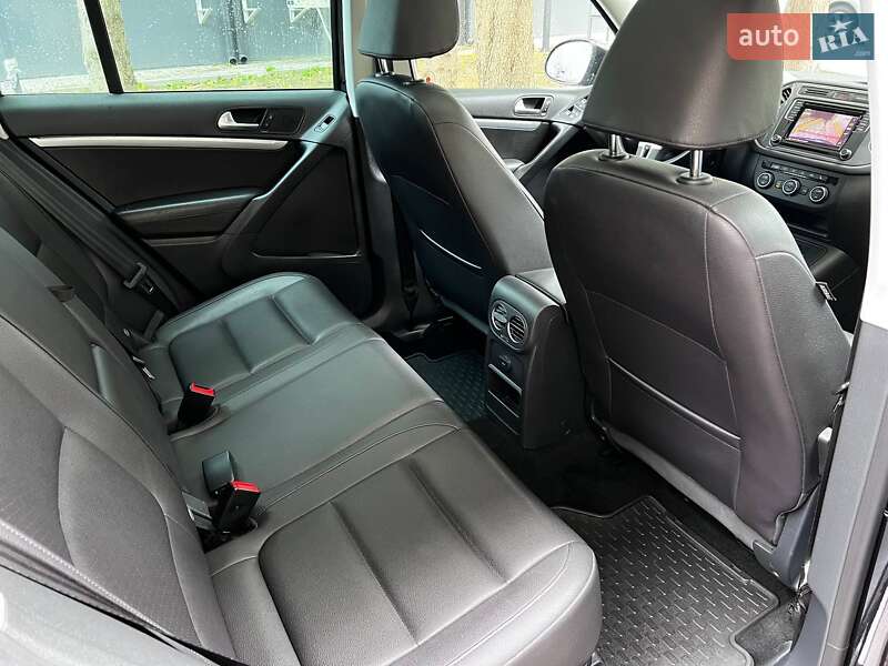 Внедорожник / Кроссовер Volkswagen Tiguan 2015 в Ровно