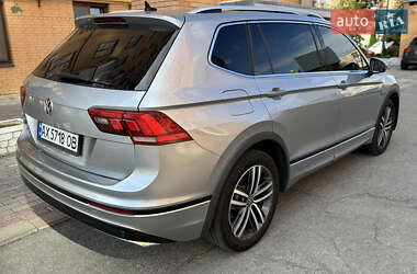 Внедорожник / Кроссовер Volkswagen Tiguan 2019 в 