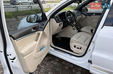 Внедорожник / Кроссовер Volkswagen Tiguan 2015 в 