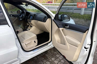 Внедорожник / Кроссовер Volkswagen Tiguan 2015 в 