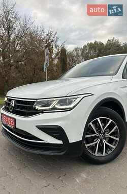 Позашляховик / Кросовер Volkswagen Tiguan 2021 в  фото 13 Позашляховик / Кросовер Volkswagen Tiguan 2021 в