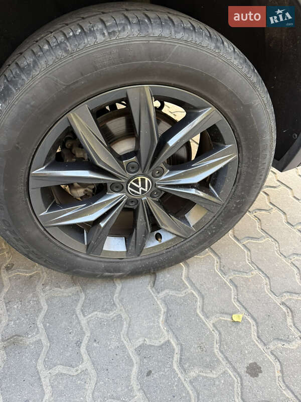 Внедорожник / Кроссовер Volkswagen Tiguan 2022 в Львове