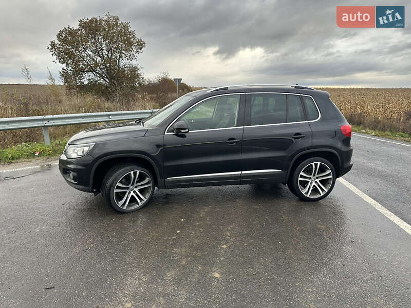 Внедорожник / Кроссовер Volkswagen Tiguan 2012 в Городке