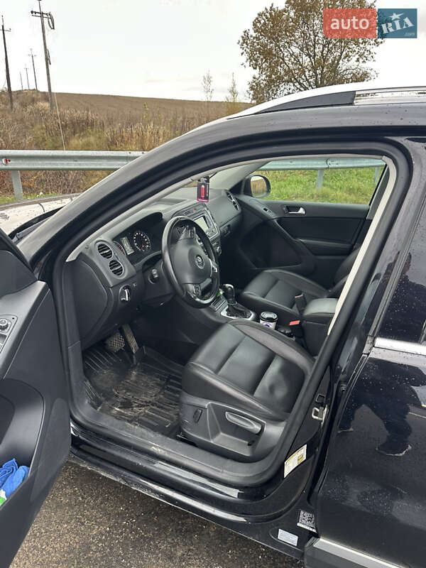 Внедорожник / Кроссовер Volkswagen Tiguan 2012 в Городке