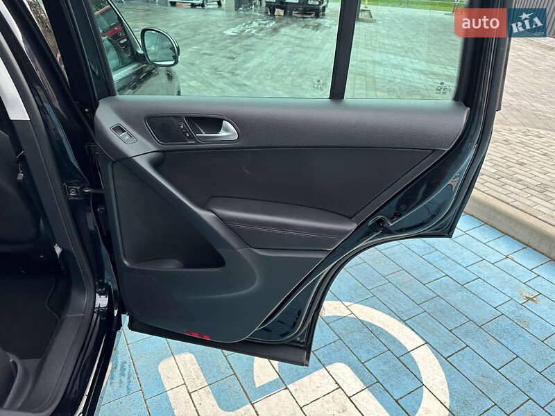 Внедорожник / Кроссовер Volkswagen Tiguan 2017 в Луцке