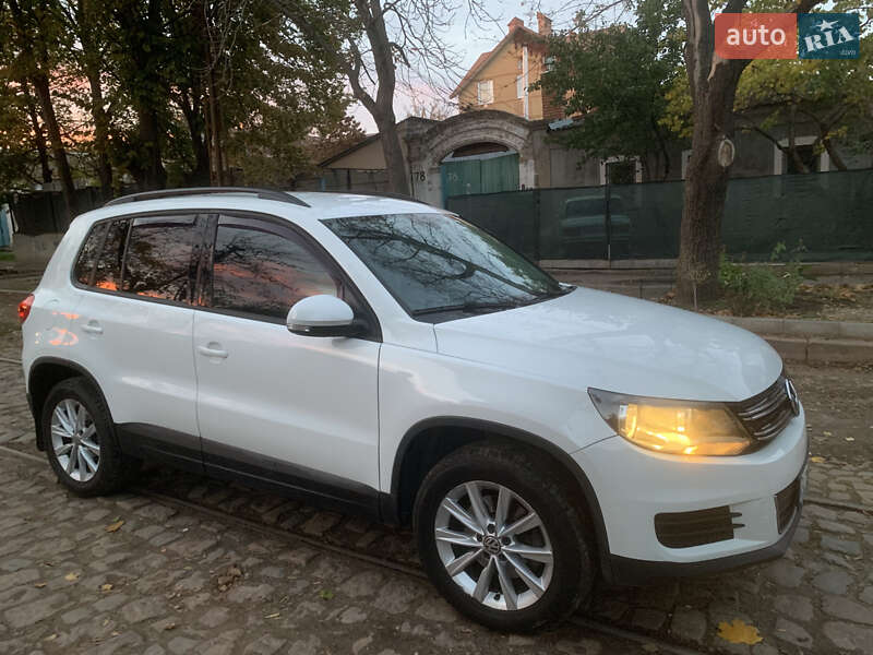 Внедорожник / Кроссовер Volkswagen Tiguan 2015 в Николаеве