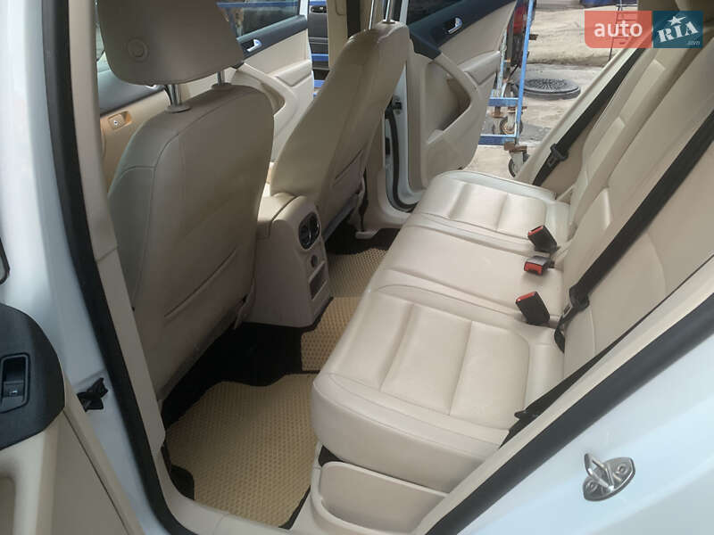 Внедорожник / Кроссовер Volkswagen Tiguan 2015 в Николаеве