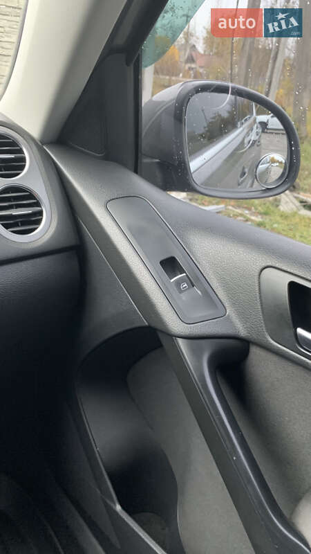 Позашляховик / Кросовер Volkswagen Tiguan 2011 в Новій Водолагі