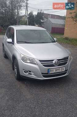 Внедорожник / Кроссовер Volkswagen Tiguan 2010 в Изяславе