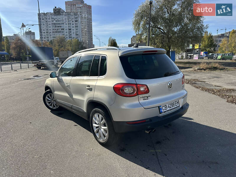 Внедорожник / Кроссовер Volkswagen Tiguan 2010 в Киеве