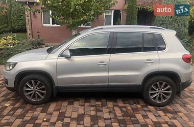 Внедорожник / Кроссовер Volkswagen Tiguan 2012 в Бузовой