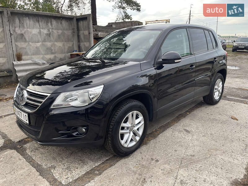 Внедорожник / Кроссовер Volkswagen Tiguan 2010 в Киеве
