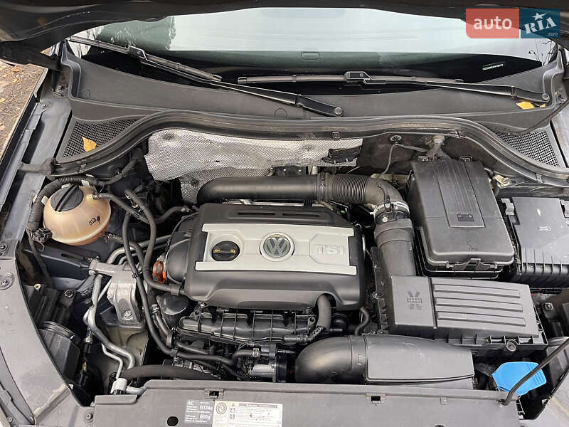 Внедорожник / Кроссовер Volkswagen Tiguan 2010 в Киеве