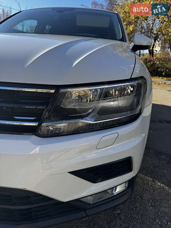 Внедорожник / Кроссовер Volkswagen Tiguan 2017 в Черновцах