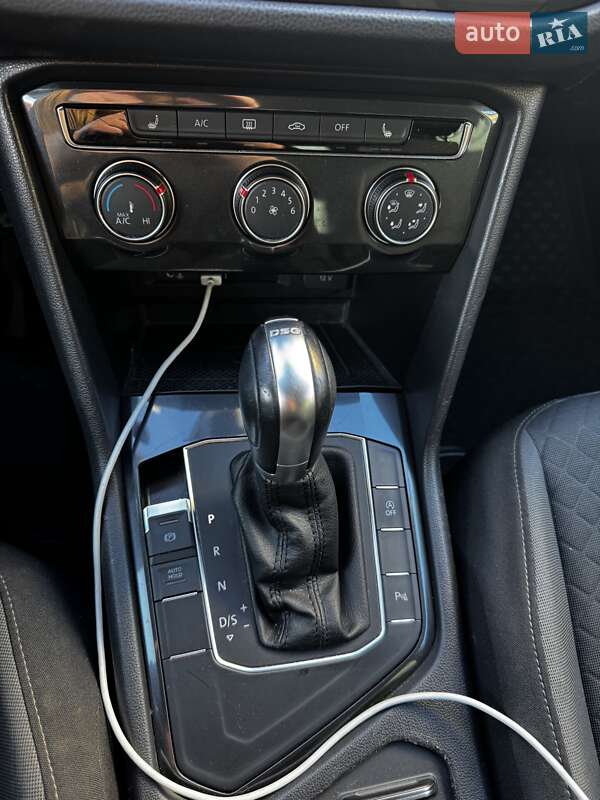 Внедорожник / Кроссовер Volkswagen Tiguan 2017 в Черновцах