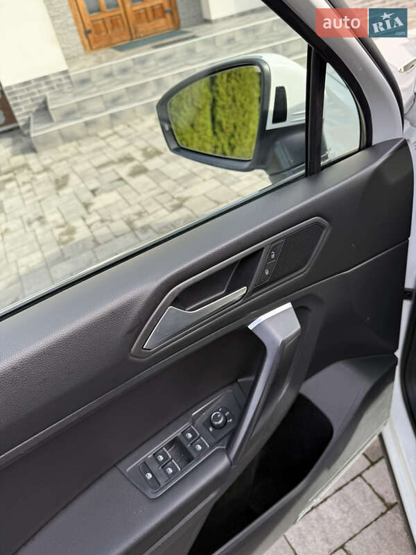 Внедорожник / Кроссовер Volkswagen Tiguan 2021 в Сваляве