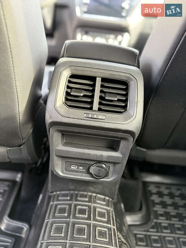 Внедорожник / Кроссовер Volkswagen Tiguan 2021 в Сваляве