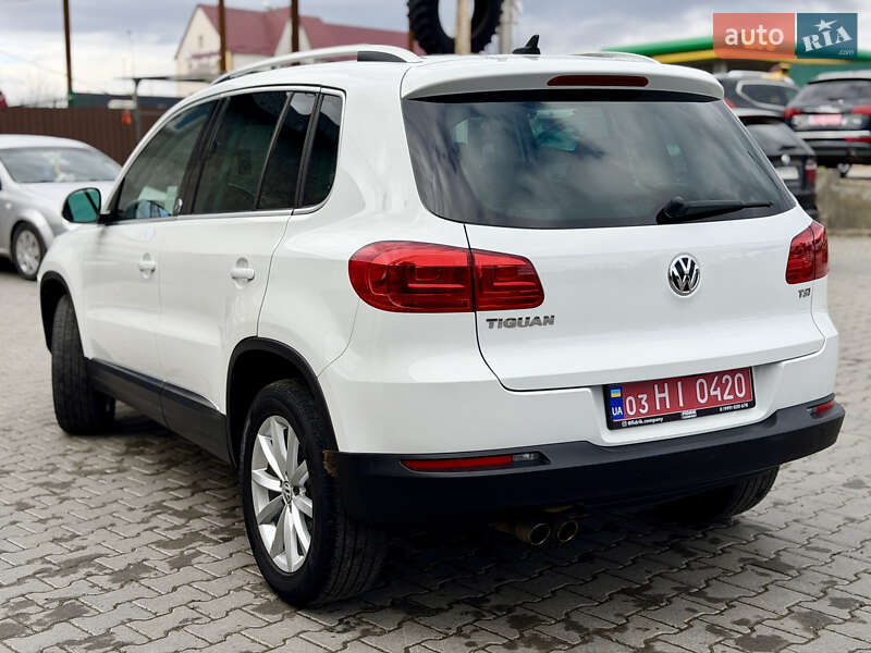 Позашляховик / Кросовер Volkswagen Tiguan 2016 в Кам'янець-Подільському