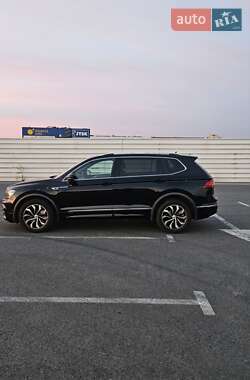 Позашляховик / Кросовер Volkswagen Tiguan 2018 в Львові