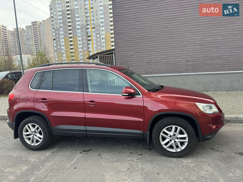 Внедорожник / Кроссовер Volkswagen Tiguan 2011 в Киеве
