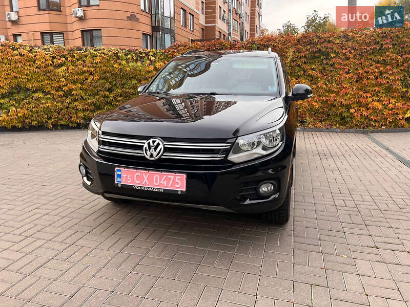 Внедорожник / Кроссовер Volkswagen Tiguan 2015 в Ровно