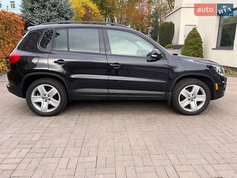 Внедорожник / Кроссовер Volkswagen Tiguan 2015 в Ровно