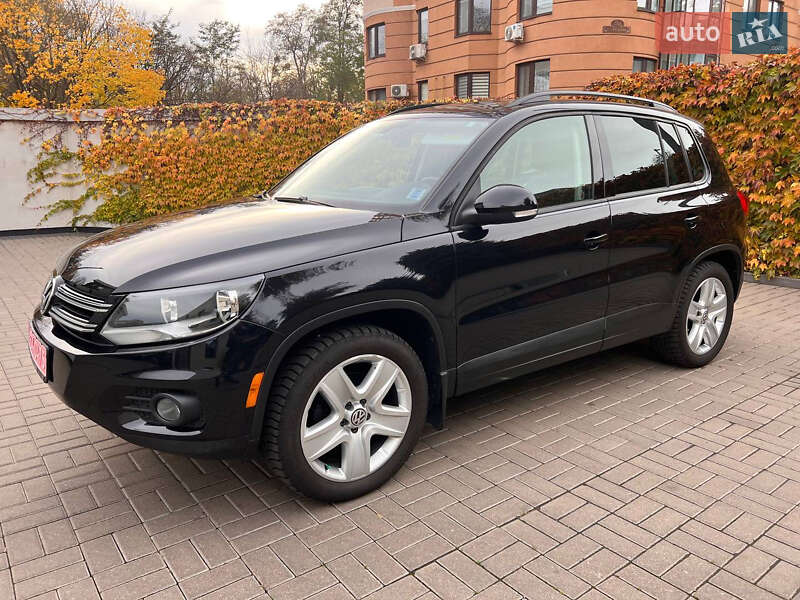 Внедорожник / Кроссовер Volkswagen Tiguan 2015 в Ровно