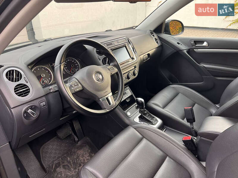 Внедорожник / Кроссовер Volkswagen Tiguan 2015 в Ровно