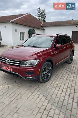 Позашляховик / Кросовер Volkswagen Tiguan 2017 в Новояворівську