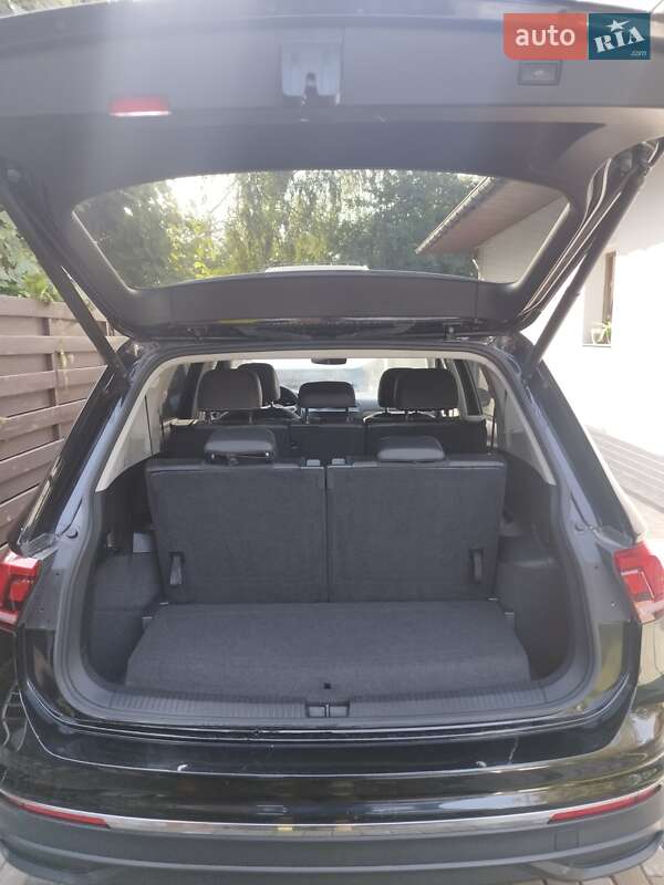 Внедорожник / Кроссовер Volkswagen Tiguan 2023 в Нововолынске