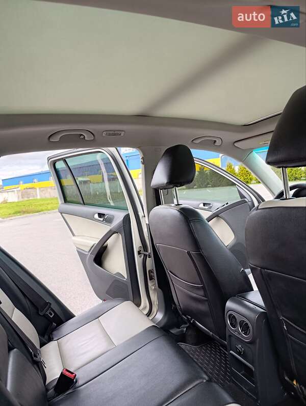 Внедорожник / Кроссовер Volkswagen Tiguan 2012 в Хмельнике