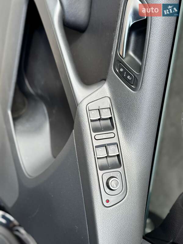 Внедорожник / Кроссовер Volkswagen Tiguan 2011 в Луцке фото 12 Внедорожник / Кроссовер Volkswagen Tiguan 2011 в Луцке