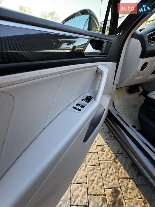 Внедорожник / Кроссовер Volkswagen Tiguan 2019 в Львове