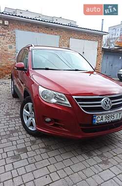 Внедорожник / Кроссовер Volkswagen Tiguan 2010 в Умани