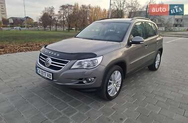 Внедорожник / Кроссовер Volkswagen Tiguan 2010 в Черкассах