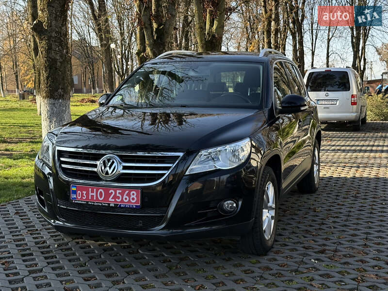 Внедорожник / Кроссовер Volkswagen Tiguan 2011 в Тячеве