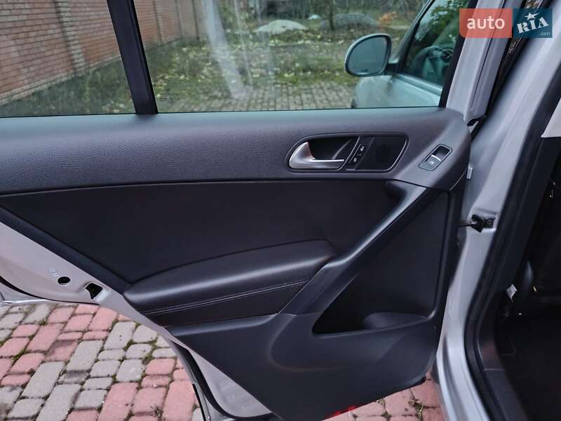 Внедорожник / Кроссовер Volkswagen Tiguan 2016 в Киеве