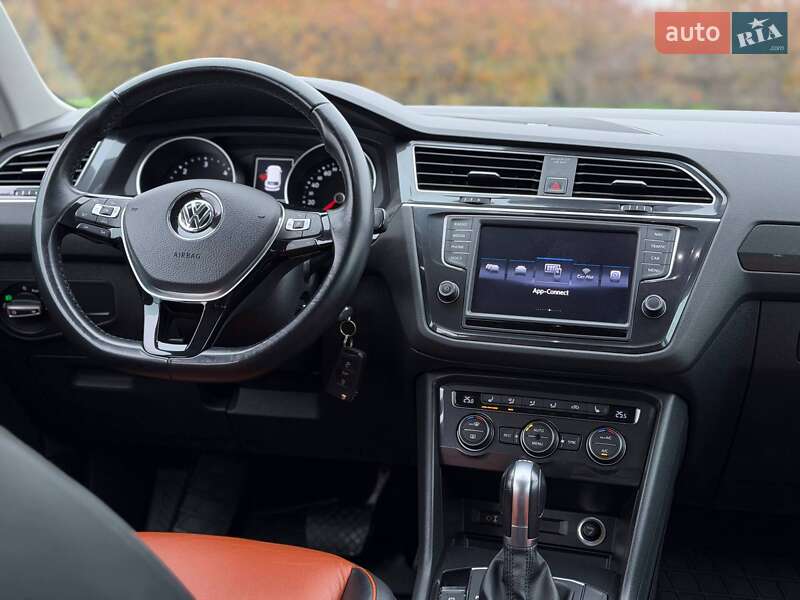 Позашляховик / Кросовер Volkswagen Tiguan 2017 в Кривому Розі