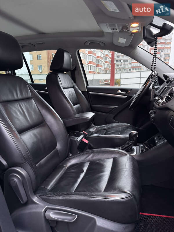 Внедорожник / Кроссовер Volkswagen Tiguan 2011 в Харькове