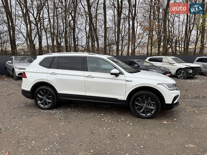 Внедорожник / Кроссовер Volkswagen Tiguan 2023 в Ровно