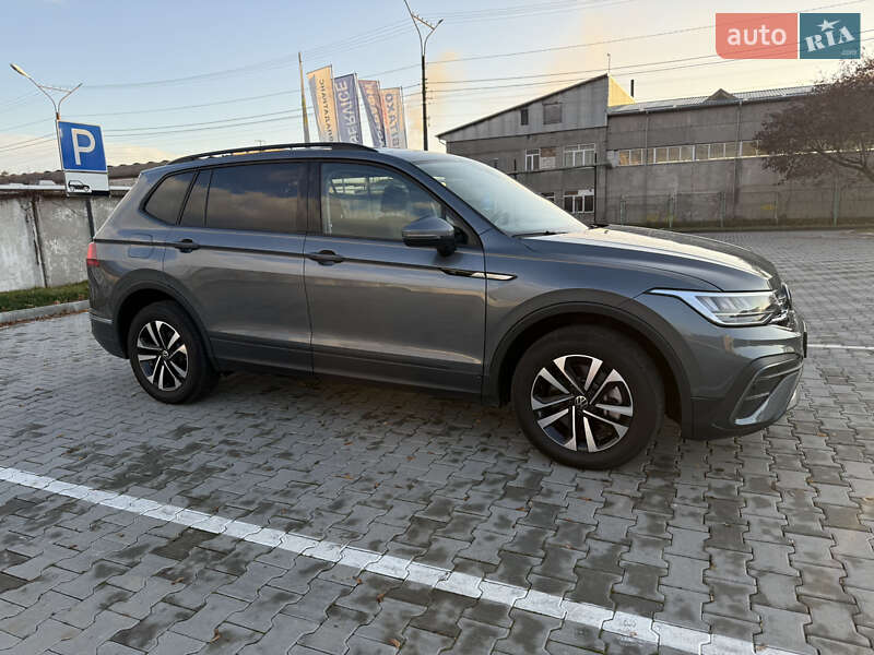 Внедорожник / Кроссовер Volkswagen Tiguan 2023 в Нововолынске
