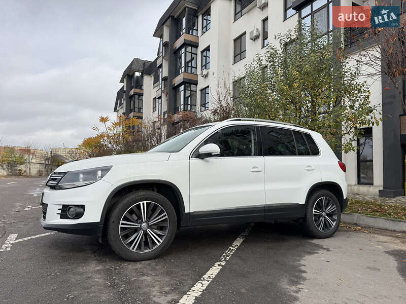 Внедорожник / Кроссовер Volkswagen Tiguan 2015 в Киеве