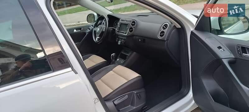 Внедорожник / Кроссовер Volkswagen Tiguan 2016 в Желтых Водах