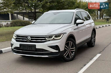 Позашляховик / Кросовер Volkswagen Tiguan 2022 в Києві
