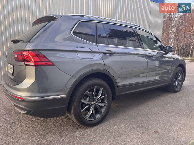 Внедорожник / Кроссовер Volkswagen Tiguan 2023 в Каменском