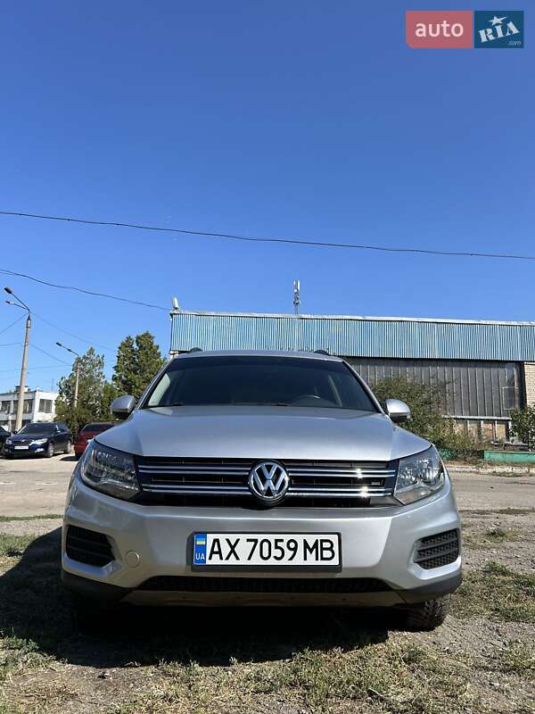 Внедорожник / Кроссовер Volkswagen Tiguan 2015 в Харькове