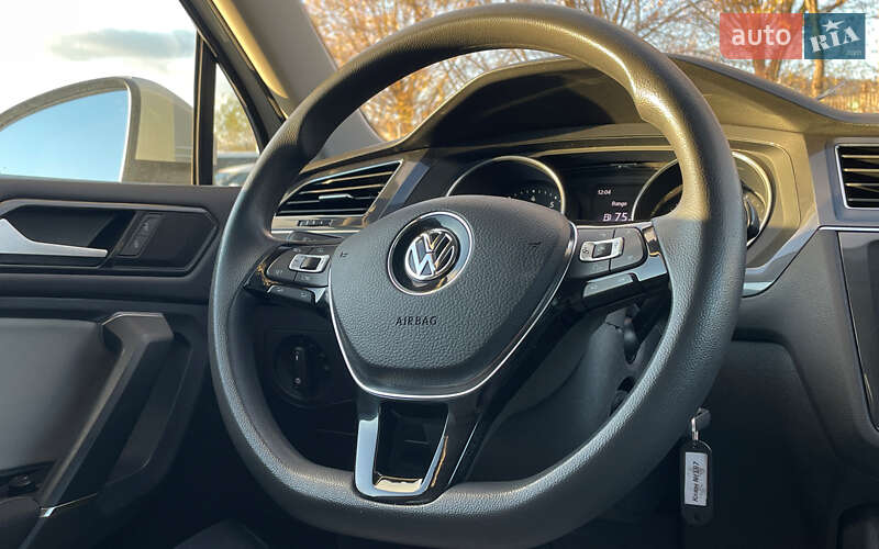Внедорожник / Кроссовер Volkswagen Tiguan 2017 в Львове