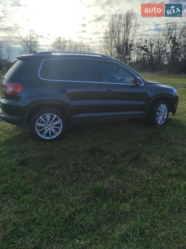 Внедорожник / Кроссовер Volkswagen Tiguan 2011 в Ильинцах