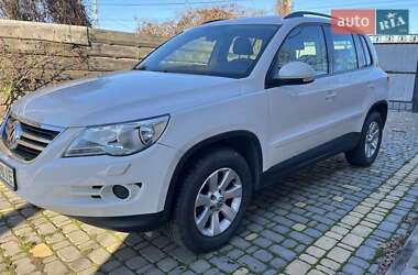 Внедорожник / Кроссовер Volkswagen Tiguan 2010 в Макарове